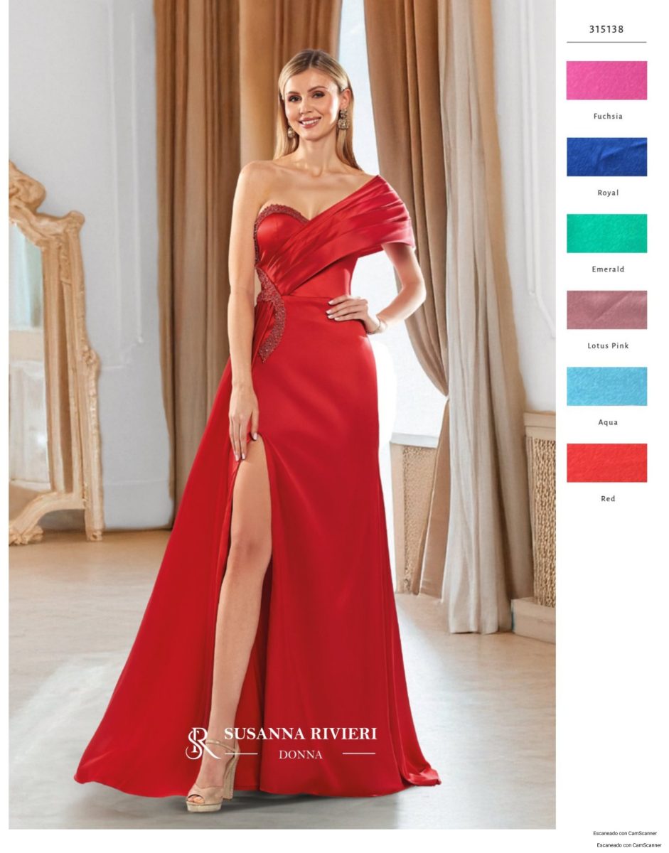 Vestido largo rojo de Susanna Rivieri con hombro asimétrico, aplicación decorativa en la cintura y falda de línea columna con abertura.