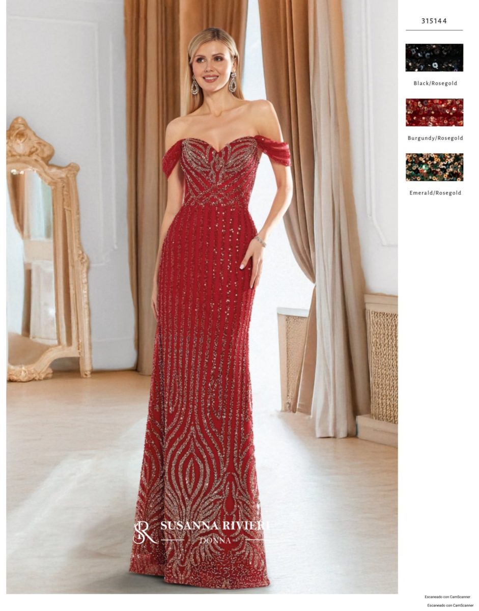 Vestido largo burdeos de Susanna Rivieri con bordado de hojas en oro rosa, hombros descubiertos, mangas cortas drapeadas y corte sirena.