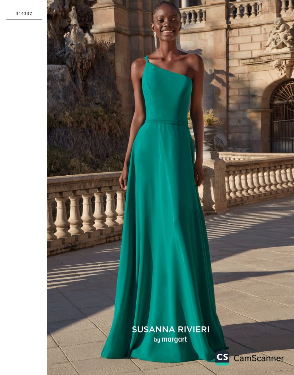 Vestido largo verde esmeralda de Susanna Rivieri con tirante diagonal sobre un hombro, cuerpo liso y falda amplia de línea A.